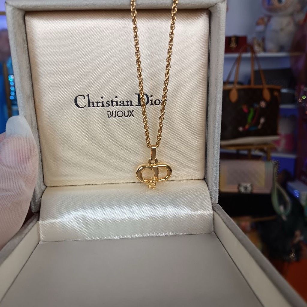 New In Box Vintage Christian Dior Bee Time Capsule Gold Cd Logo Necklace 599$